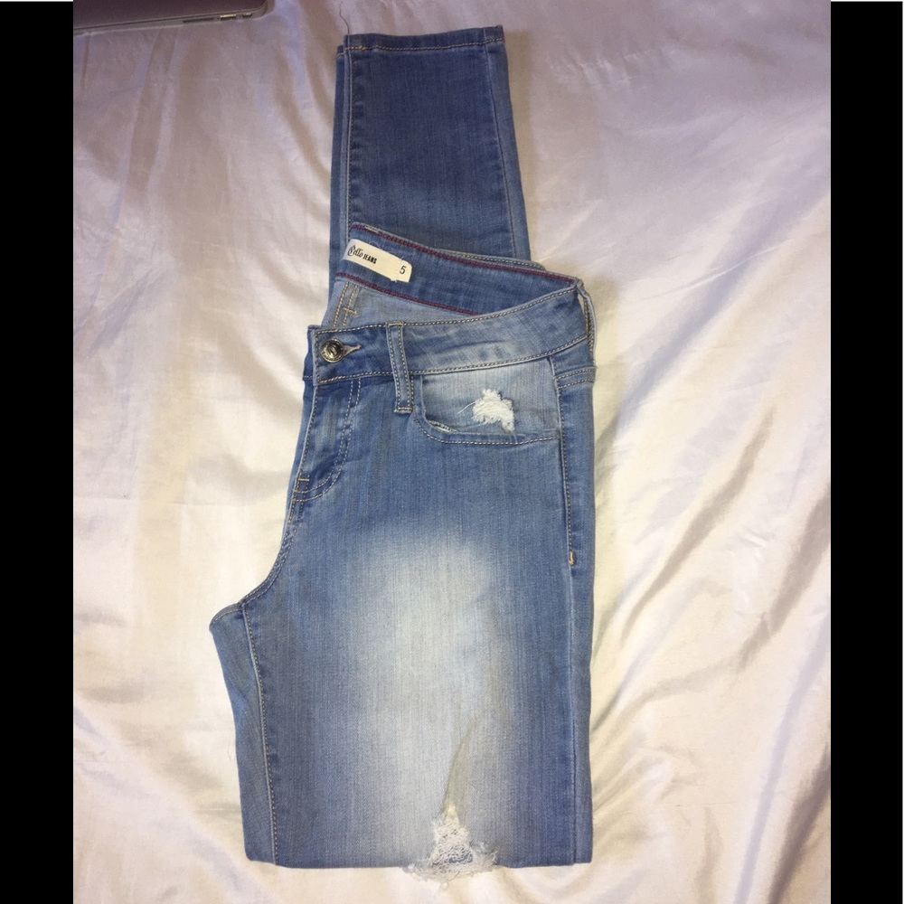 Light distressed jeans